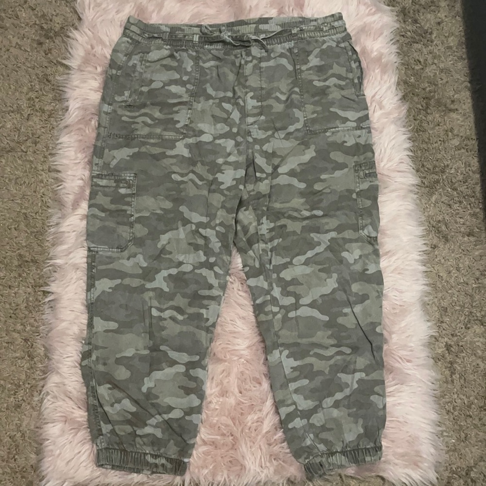 🔆4/$15🔆 American Eagle camo women’s jogger